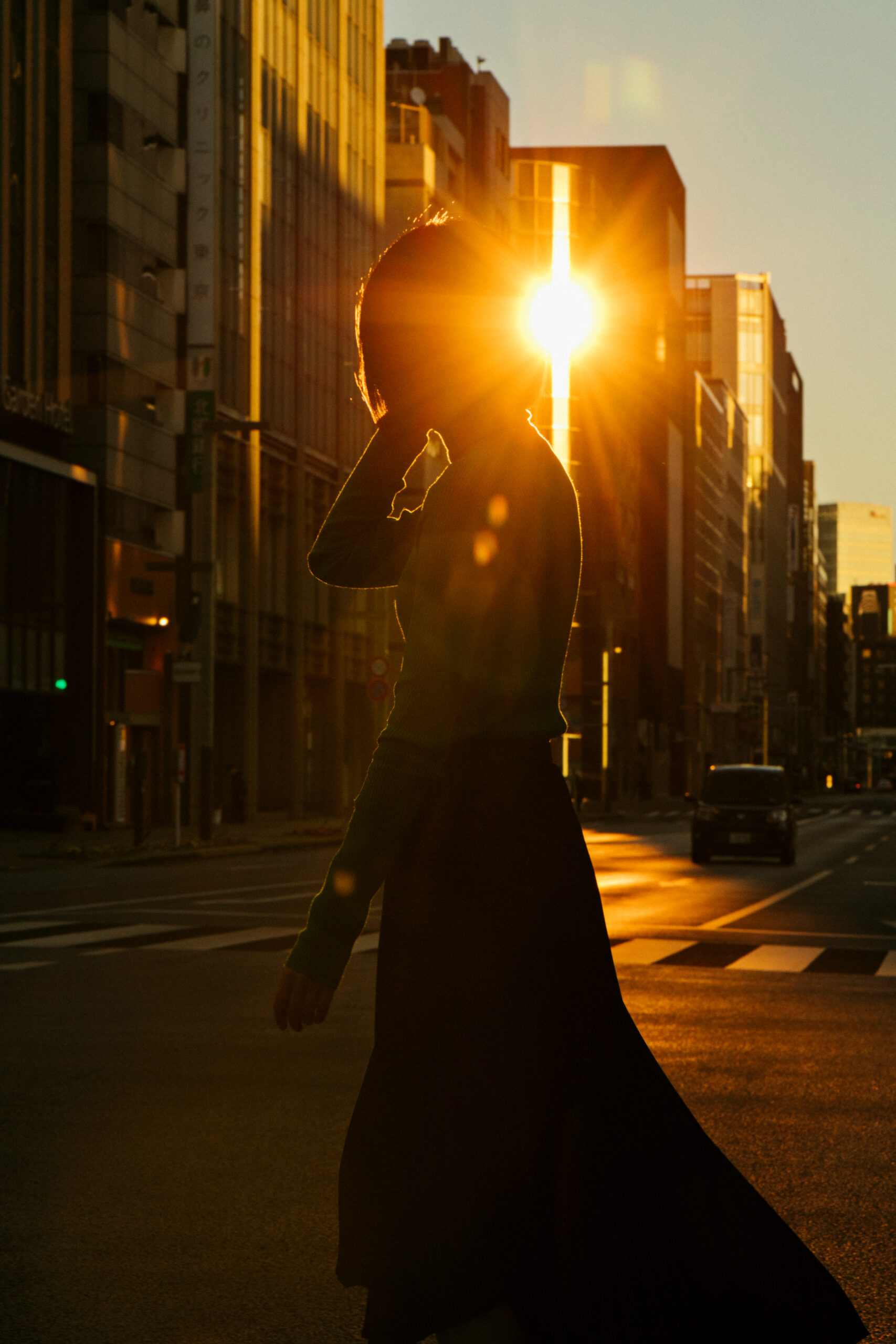 220109_City lights, hands_0071