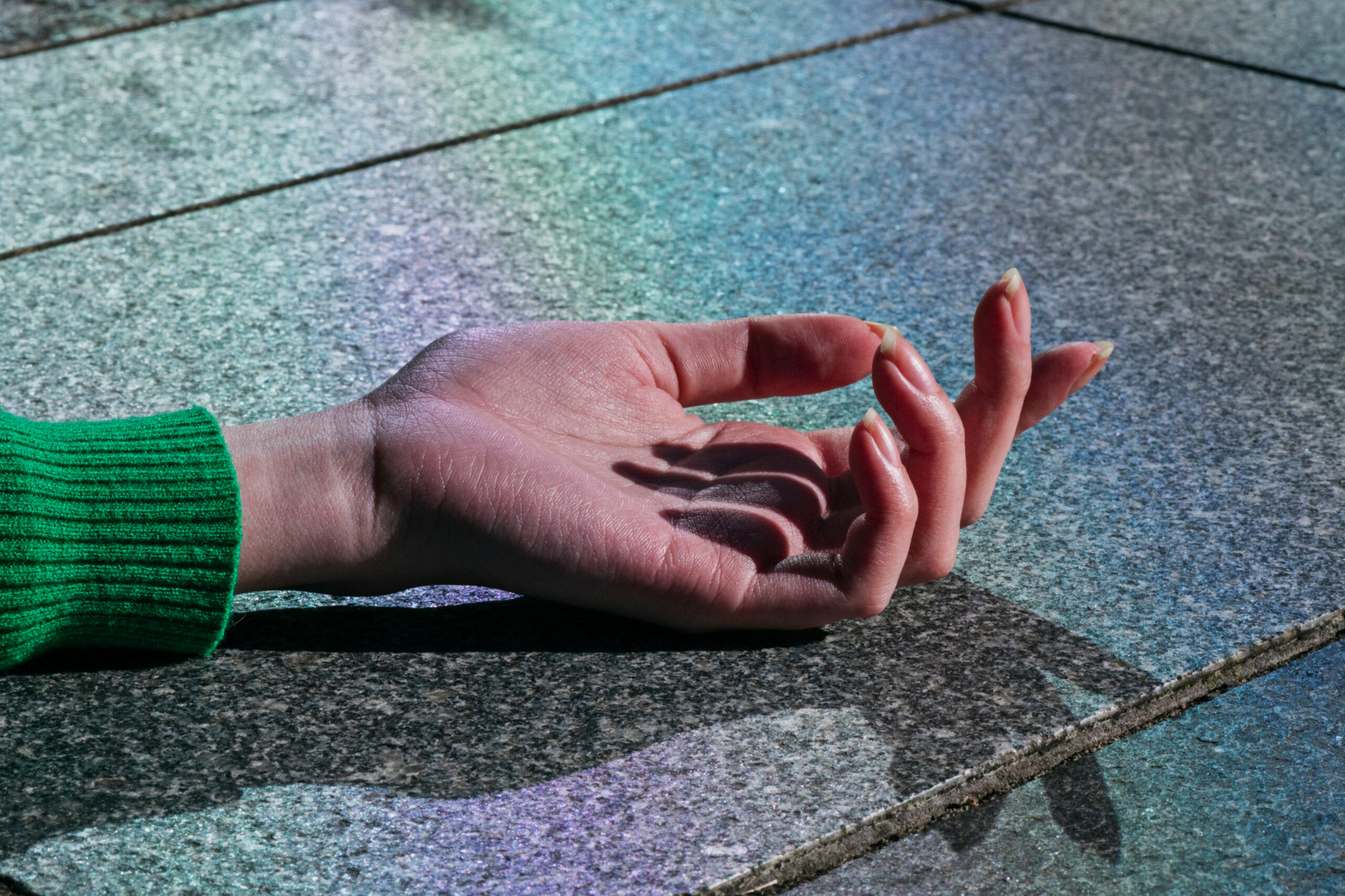 220109_City lights, hands_1082